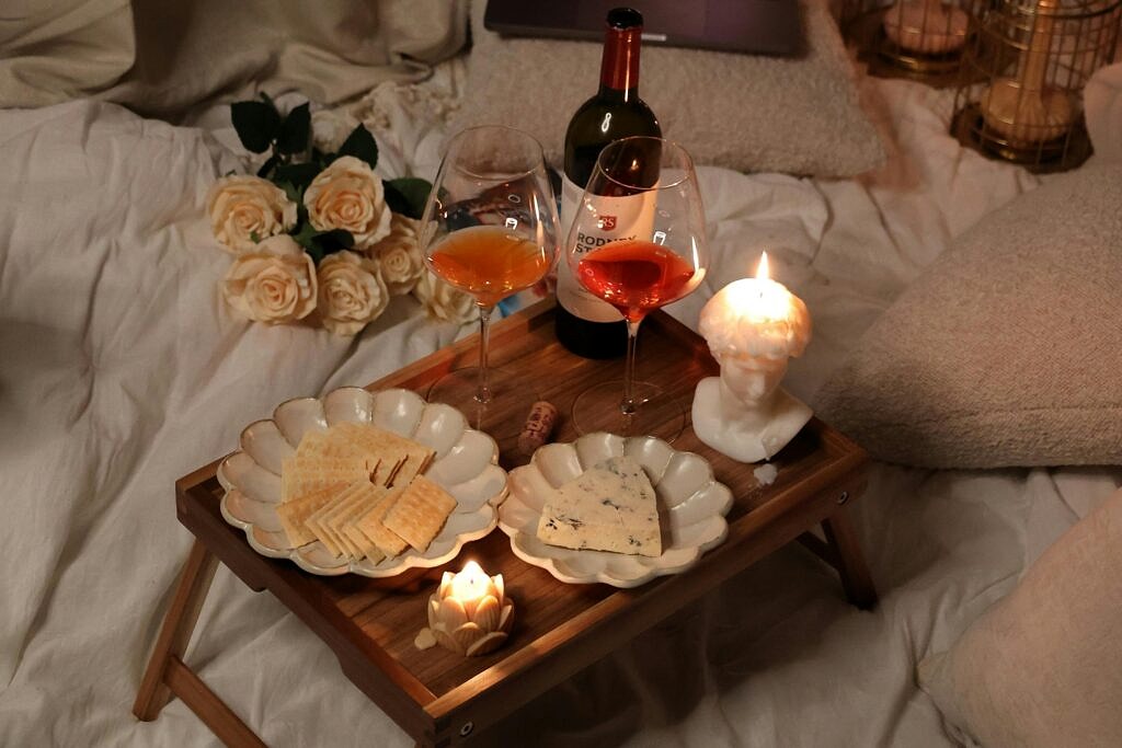 indoor picnic date