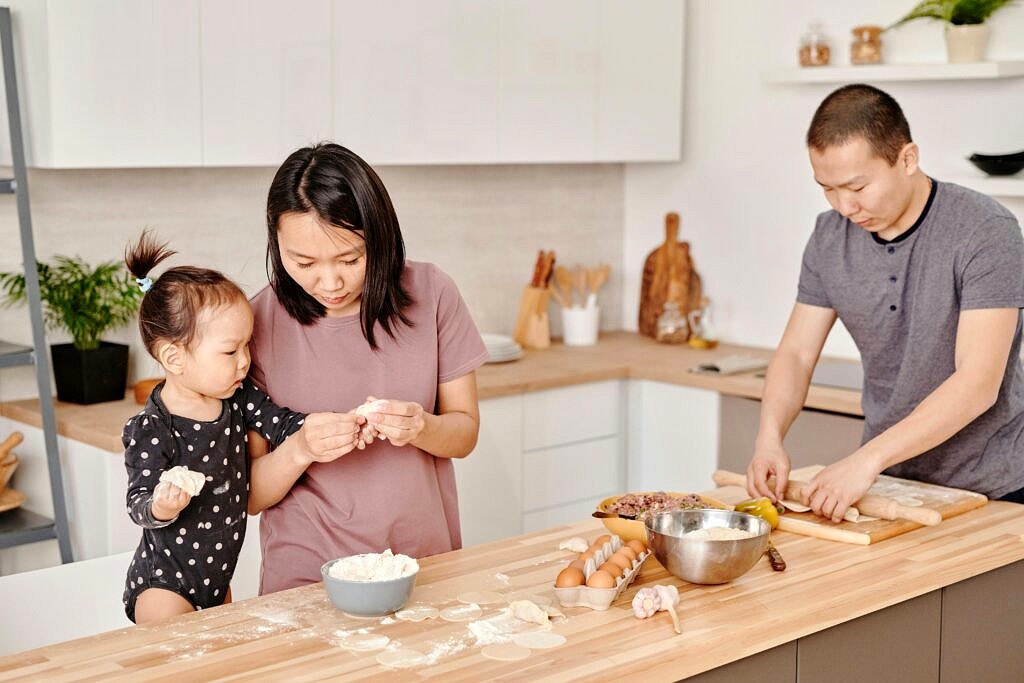 Cooking islets as social centers